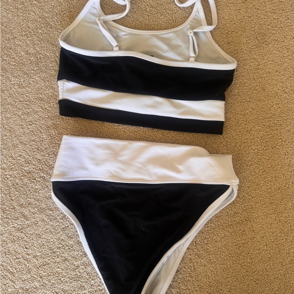 Beach Riot Black & White Ribbed Two-Piece Bikini size M - Picture 3 of 3
